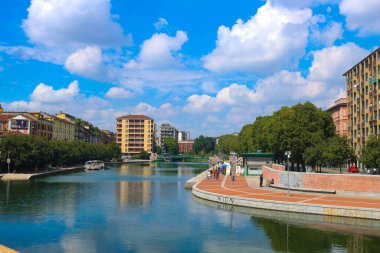 Milan (İtalya), 09 / 03 / 2025 - Darsena, Milano Navigli 'den geçen demirleme ve depolama tekneleri için kullanılan Milano yakınlarındaki bir nehir havzası. (Edson De Souza / Yeniler 2)