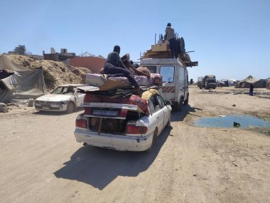 Filistinlilerin tahliye süreci İsrail ordusunun ilerlemesi üzerine Gazze 'nin doğusundan batısına ve güneyinden başlamıştır. 3 Eylül 2025, Gazze, Filistin (hashem zimmo / the new ws2)