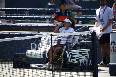 Sam Shnowske, Thalita Rodrigues 'e karşı 1. rauntta açık tenis 2025' te. 4 Eylül 2025, New York, ABD (niyi fote / theenews2)