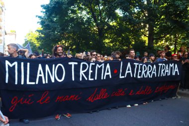 Milan (İtalya), 6 Eylül 2025 - Gösteri / Leoncavallo - Milano şehir merkezinde büyük bir gösteri. Milan 'ın ünlü sosyal merkezi Leoncavallo, tarihi boyunca defalarca tahliye edildi. (Edson de souza 2nci bölüm))