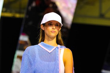 Milan (İtalya), 09 / 07 / 2025 - Moda Şovu / Micam 2025 - Micam 2025 'in 100. gününün ilk gününde, 7 Eylül 2025 Pazar günü öğleden sonra bir defile yapıldı. (Edson De Souza / Yeniler 2) 