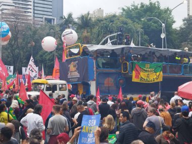Sao Paulo (SP), 09 / 07 / 2025 - sendikalar, öğrenci örgütleri, sol partiler ve hareketler Sao Paulo şehir merkezindeki Praca da Republica 'da Egemen Brezilya gösterisini düzenledi. (Leandro Chemalle\ Yeni 2))   