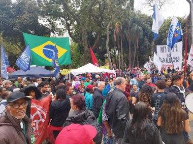Sao Paulo (SP), 09 / 07 / 2025 - sendikalar, öğrenci örgütleri, sol partiler ve hareketler Sao Paulo şehir merkezindeki Praca da Republica 'da Egemen Brezilya gösterisini düzenledi. (Leandro Chemalle\ Yeni 2))   