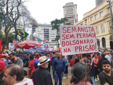 Sao Paulo (SP), 09 / 07 / 2025 - sendikalar, öğrenci örgütleri, sol partiler ve hareketler Sao Paulo şehir merkezindeki Praca da Republica 'da Egemen Brezilya gösterisini düzenledi. (Leandro Chemalle\ Yeni 2))   