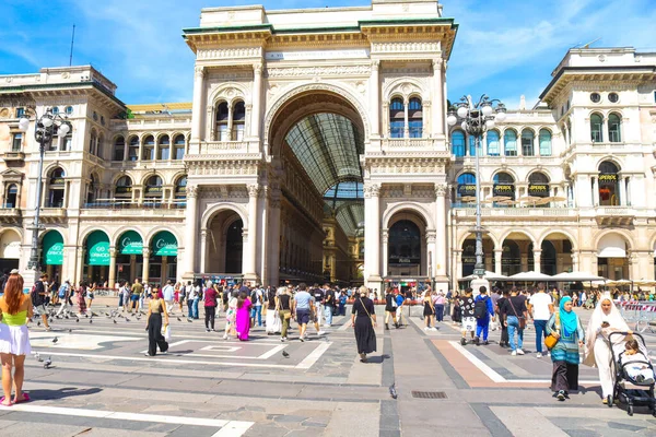 Milan (İtalya), 09 / 06 / 2025 - 6 Eylül 2025 günü öğleden sonra, Milano şehir merkezinde büyük bir turist hareketi. (Edson De Souza / Yeniler 2)    