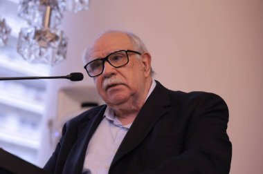 Sao Paulo (sp), 09 / 06 / 2025 - Tom ze ve nabil bonduki, Paulistano vatandaşı ünvanını kazanan şarkıcı ve besteci Tom ze 'ye saygılarını sunmak için belediye meclisine girdiler. (Marcelo Estevao / Newws2)         