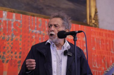 Sao Paulo (sp), 09 / 06 / 2025 - Tom ze ve nabil bonduki, Paulistano vatandaşı ünvanını kazanan şarkıcı ve besteci Tom ze 'ye saygılarını sunmak için belediye meclisine girdiler. (Marcelo Estevao / Newws2)         