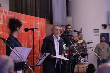 Sao Paulo (sp), 09 / 06 / 2025 - Tom ze ve nabil bonduki, Paulistano vatandaşı ünvanını kazanan şarkıcı ve besteci Tom ze 'ye saygılarını sunmak için belediye meclisine girdiler. (Marcelo Estevao / Newws2)         