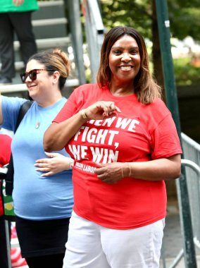 6 Eylül 2025, New York, ABD: New York başsavcısı Letitia James New York 'ta düzenlenen New York İşçi Bayramı geçit törenine katıldı. (niyi fote\ theenews2)    