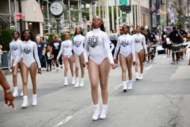 6 Eylül 2025, New York, ABD: NY merkezi işçi konseyi afl-cio yıllık İşçi Bayramı geçit töreni, New York 'ta Batı 44. cadde ve 5. caddenin köşesinden şamandıra, dans, müzik eşliğinde yapılır. (niyi fote\ theenews2)   