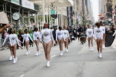 6 Eylül 2025, New York, ABD: NY merkezi işçi konseyi afl-cio yıllık İşçi Bayramı geçit töreni, New York 'ta Batı 44. cadde ve 5. caddenin köşesinden şamandıra, dans, müzik eşliğinde yapılır. (niyi fote\ theenews2)   