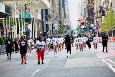 6 Eylül 2025, New York, ABD: NY merkezi işçi konseyi afl-cio yıllık İşçi Bayramı geçit töreni, New York 'ta Batı 44. cadde ve 5. caddenin köşesinden şamandıra, dans, müzik eşliğinde yapılır. (niyi fote\ theenews2)   