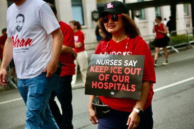 6 Eylül 2025, New York, ABD: NY merkezi işçi konseyi afl-cio yıllık İşçi Bayramı geçit töreni, New York 'ta Batı 44. cadde ve 5. caddenin köşesinden şamandıra, dans, müzik eşliğinde yapılır. (niyi fote\ theenews2)   