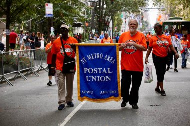 6 Eylül 2025, New York, ABD: NY merkezi işçi konseyi afl-cio yıllık İşçi Bayramı geçit töreni, New York 'ta Batı 44. cadde ve 5. caddenin köşesinden şamandıra, dans, müzik eşliğinde yapılır. (niyi fote\ theenews2)   