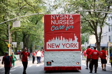 6 Eylül 2025, New York, ABD: NY merkezi işçi konseyi afl-cio yıllık İşçi Bayramı geçit töreni, New York 'ta Batı 44. cadde ve 5. caddenin köşesinden şamandıra, dans, müzik eşliğinde yapılır. (niyi fote\ theenews2)   