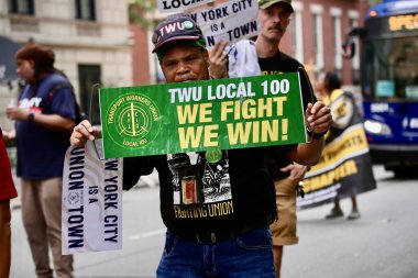 6 Eylül 2025, New York, ABD: NY merkezi işçi konseyi afl-cio yıllık İşçi Bayramı geçit töreni, New York 'ta Batı 44. cadde ve 5. caddenin köşesinden şamandıra, dans, müzik eşliğinde yapılır. (niyi fote\ theenews2)   