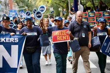 6 Eylül 2025, New York, ABD: NY merkezi işçi konseyi afl-cio yıllık İşçi Bayramı geçit töreni, New York 'ta Batı 44. cadde ve 5. caddenin köşesinden şamandıra, dans, müzik eşliğinde yapılır. (niyi fote\ theenews2)   