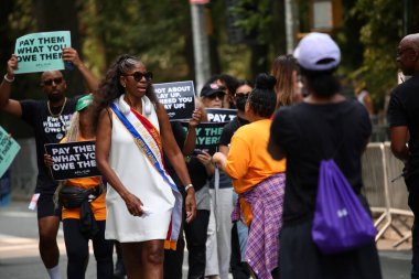 6 Eylül 2025, New York, ABD: NY merkezi işçi konseyi afl-cio yıllık İşçi Bayramı geçit töreni, New York 'ta Batı 44. cadde ve 5. caddenin köşesinden şamandıra, dans, müzik eşliğinde yapılır. (niyi fote\ theenews2)   