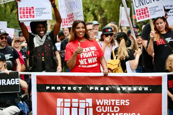 6 Eylül 2025, New York, ABD: New York başsavcısı Letitia James New York 'ta düzenlenen New York İşçi Bayramı geçit törenine katıldı. (niyi fote\ theenews2)    