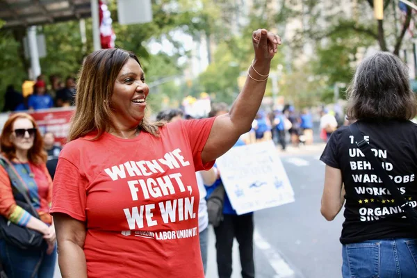 6 Eylül 2025, New York, ABD: New York başsavcısı Letitia James New York 'ta düzenlenen New York İşçi Bayramı geçit törenine katıldı. (niyi fote\ theenews2)    
