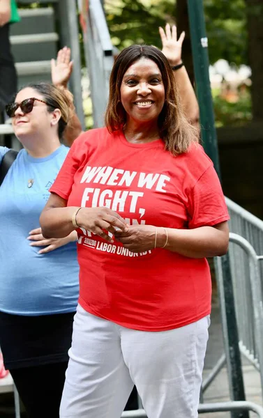 6 Eylül 2025, New York, ABD: New York başsavcısı Letitia James New York 'ta düzenlenen New York İşçi Bayramı geçit törenine katıldı. (niyi fote\ theenews2)    
