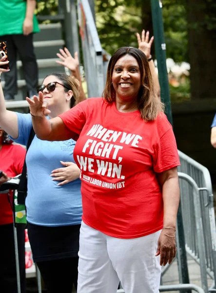 6 Eylül 2025, New York, ABD: New York başsavcısı Letitia James New York 'ta düzenlenen New York İşçi Bayramı geçit törenine katıldı. (niyi fote\ theenews2)    