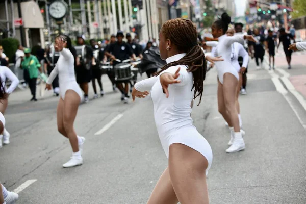 6 Eylül 2025, New York, ABD: NY merkezi işçi konseyi afl-cio yıllık İşçi Bayramı geçit töreni, New York 'ta Batı 44. cadde ve 5. caddenin köşesinden şamandıra, dans, müzik eşliğinde yapılır. (niyi fote\ theenews2)   