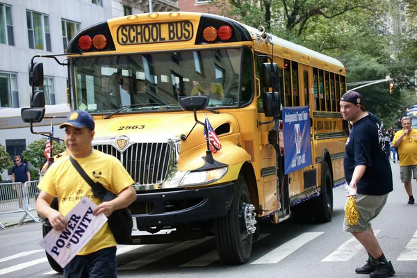 6 Eylül 2025, New York, ABD: NY merkezi işçi konseyi afl-cio yıllık İşçi Bayramı geçit töreni, New York 'ta Batı 44. cadde ve 5. caddenin köşesinden şamandıra, dans, müzik eşliğinde yapılır. (niyi fote\ theenews2)   