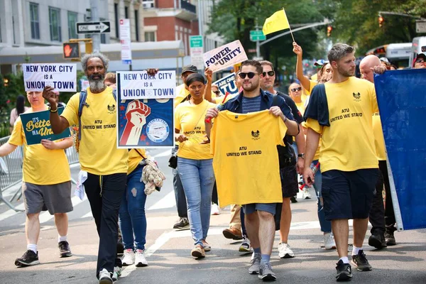 6 Eylül 2025, New York, ABD: NY merkezi işçi konseyi afl-cio yıllık İşçi Bayramı geçit töreni, New York 'ta Batı 44. cadde ve 5. caddenin köşesinden şamandıra, dans, müzik eşliğinde yapılır. (niyi fote\ theenews2)   