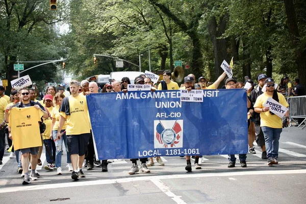 6 Eylül 2025, New York, ABD: NY merkezi işçi konseyi afl-cio yıllık İşçi Bayramı geçit töreni, New York 'ta Batı 44. cadde ve 5. caddenin köşesinden şamandıra, dans, müzik eşliğinde yapılır. (niyi fote\ theenews2)   