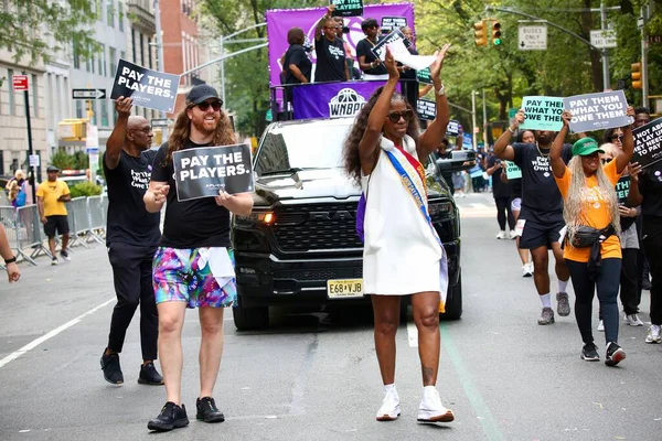 6 Eylül 2025, New York, ABD: NY merkezi işçi konseyi afl-cio yıllık İşçi Bayramı geçit töreni, New York 'ta Batı 44. cadde ve 5. caddenin köşesinden şamandıra, dans, müzik eşliğinde yapılır. (niyi fote\ theenews2)   