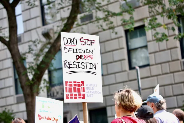 6 Eylül 2025, New York, ABD: NY merkezi işçi konseyi afl-cio yıllık İşçi Bayramı geçit töreni, New York 'ta Batı 44. cadde ve 5. caddenin köşesinden şamandıra, dans, müzik eşliğinde yapılır. (niyi fote\ theenews2)   