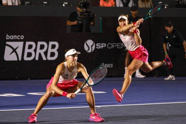 Sao Paulo (SP), 8 Eylül 2025 - Brezilyalı oyuncular Ana Candiotto ve Beatriz Haddad, Sao Paulo 'daki SP Open' da Ingrid Martins ve Laura Pigossi arasındaki ikili maç. (leco viana\ yeni2))    