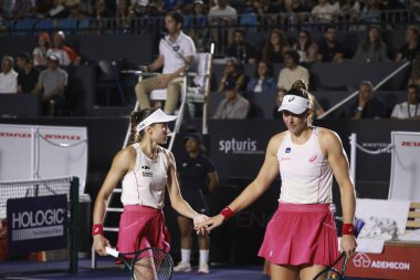 Sao Paulo (SP), 8 Eylül 2025 - Brezilyalı oyuncular Ana Candiotto ve Beatriz Haddad, Sao Paulo 'daki SP Open' da Ingrid Martins ve Laura Pigossi arasındaki ikili maç. (leco viana\ yeni2))    