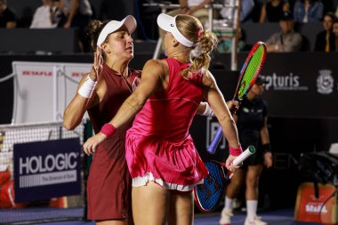 Sao Paulo (SP), 8 Eylül 2025 - Brezilyalı oyuncular Ana Candiotto ve Beatriz Haddad, Sao Paulo 'daki SP Open' da Ingrid Martins ve Laura Pigossi arasındaki ikili maç. (leco viana\ yeni2))    