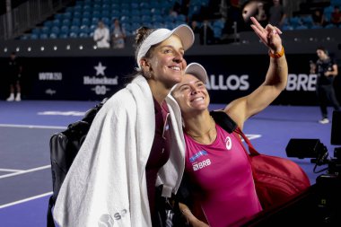 Sao Paulo (SP), 8 Eylül 2025 - Brezilyalı oyuncular Ana Candiotto ve Beatriz Haddad, Sao Paulo 'daki SP Open' da Ingrid Martins ve Laura Pigossi arasındaki ikili maç. (leco viana\ yeni2))    