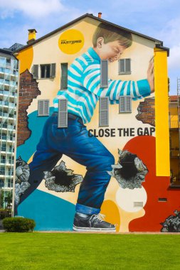 Milan (İtalya), 10 Eylül 2025 - Bosco Verticale - Dikey bir ormanın ilk örneği Hines Italia 'nın kentsel yenileme projesi kapsamında Ekim 2014' te Milano 'da Porta Nuova bölgesinde açıldı. (Edson de souza 2nci bölüm))       