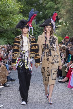 10 Eylül 2025, New York, New York, ABD: Elizabeth Street Garden 'da Libertine moda haftası boyunca modeller podyum finalinde yürür. (M10 'lar\ yeni 2ler))