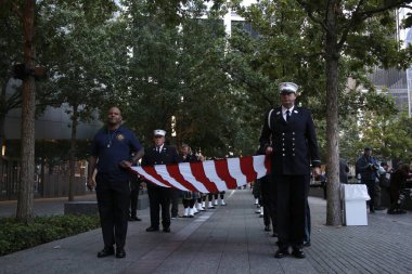 11 Eylül 2025, New York, ABD: 11 Eylül 'ün 24. yıldönümü anma töreni Manhattan' ın aşağısındaki Dünya Ticaret Merkezi 'ndeki 9 / 11 anma meydanında gerçekleşiyor. (niyi fote _ the enews2)          