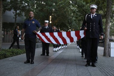 11 Eylül 2025, New York, ABD: 11 Eylül 'ün 24. yıldönümü anma töreni Manhattan' ın aşağısındaki Dünya Ticaret Merkezi 'ndeki 9 / 11 anma meydanında gerçekleşiyor. (niyi fote _ the enews2)          