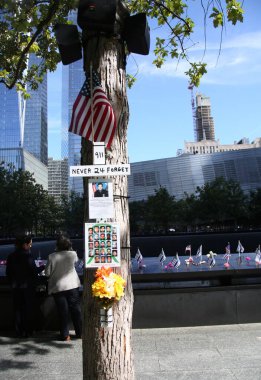 11 Eylül 2025, New York, ABD: 11 Eylül 'ün 24. yıldönümü anma töreni Manhattan' ın aşağısındaki Dünya Ticaret Merkezi 'ndeki 9 / 11 anma meydanında gerçekleşiyor. (niyi fote _ the enews2)          