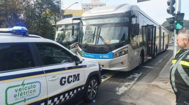 Sao Paulo (SP), 09 / 11 / 2025 - otobüs / vandalizm / SP - şehrin orta kesimindeki Avenida Mercury 'de bir yabancı tarafından tahrip edilen otobüs ve olay 8. PD Sao Paulo' da (Oslaim Brito / Thenews2)       