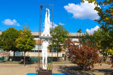 Milan (İtalya), 09 / 11 / 2025 - Sergi / Heykeltıraş Emanuel Giannelli / Sanat - Uluslararası üne sahip İtalyan heykeltıraş Emanuel Giannelli 'nin çalışmaları Milano' daki 