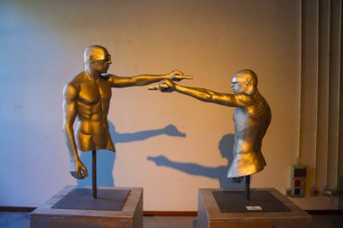 Milan (İtalya), 09 / 11 / 2025 - Sergi / Heykeltıraş Emanuel Giannelli / Sanat - Uluslararası üne sahip İtalyan heykeltıraş Emanuel Giannelli 'nin çalışmaları Milano' daki 