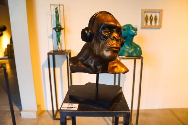 Milan (İtalya), 09 / 11 / 2025 - Sergi / Heykeltıraş Emanuel Giannelli / Sanat - Uluslararası üne sahip İtalyan heykeltıraş Emanuel Giannelli 'nin çalışmaları Milano' daki 