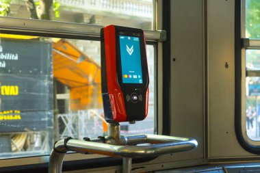 Milan (İtalya), 09 / 12 / 2025 - hareket / turistler / Milan - 12 Eylül 2025 Cuma günü öğleden sonra, Milano 'nun tarihi merkezinde büyük turist ve işçi hareketi. (Edson De Souza / Yeniler 2)         