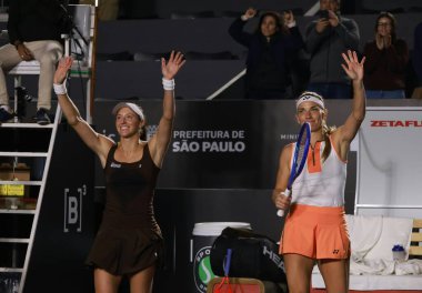 Sao Paulo (SP), 12 Eylül 2025 - Villa-Lobos Park 'ta düzenlenen SP Open' da Timea Babos (HUN) ve Luisa Stefani (BRA) ile Anna Rogers (USA) ve Janice Tjen (INA) arasındaki ikili maç. (leco viana\ yeni2))     