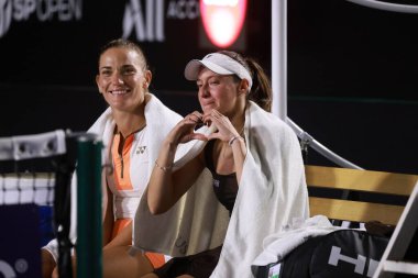 Sao Paulo (SP), 13 Eylül 2025 - Sao Paulo 'da oynanan SP Açık' ta Luisa Stefani (BRA) ve Timea Babos (HUN) ile Ingrid Martins (BRA) ve Laura Pigossi (BRA) karşı karşıya geldiler. (leco viana\ yeni2))    