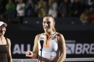 Sao Paulo (SP), 13 Eylül 2025 - Sao Paulo 'da oynanan SP Açık' ta Luisa Stefani (BRA) ve Timea Babos (HUN) ile Ingrid Martins (BRA) ve Laura Pigossi (BRA) karşı karşıya geldiler. (leco viana\ yeni2))    