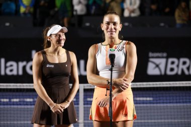 Sao Paulo (SP), 13 Eylül 2025 - Sao Paulo 'da oynanan SP Açık' ta Luisa Stefani (BRA) ve Timea Babos (HUN) ile Ingrid Martins (BRA) ve Laura Pigossi (BRA) karşı karşıya geldiler. (leco viana\ yeni2))    